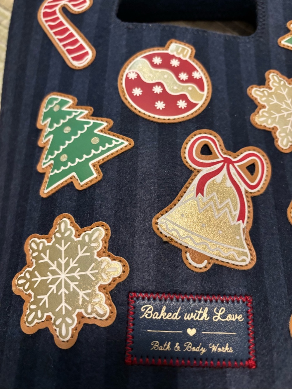Bath & Body Works “Baked With Love” limited edition holiday felt gift bag - Picture 3 of 5